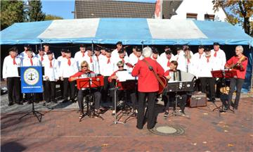 Sein 40jähriges Jubiläum feierte der Shanty-Chor Loxstedt unter der der Leitung ...