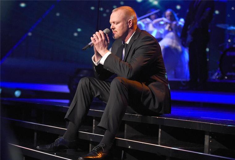 Warum macht Stefan Raab immer noch so viele verrückt? Sein Comeback: Stefan Raab hat einen erneuten Box-Kampf gegen Regina Halmich angekündigt.