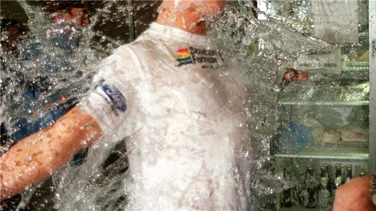 Schumachers Leiden beim Triumph für die Ewigkeit Sein erster WM-Titel löste in Deutschland eine Formel-1-Hysterie aus.