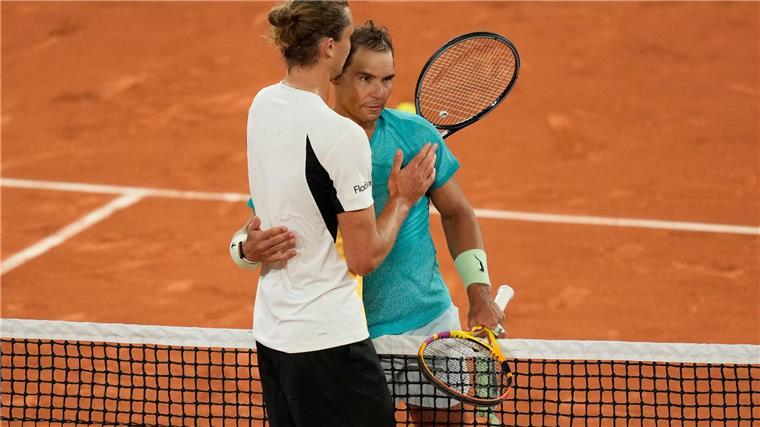 Ehrung für Sandplatz-König Nadal bei den French Open Sein letztes Match in Paris verlor Rafael Nadal gegen Alexander Zverev.