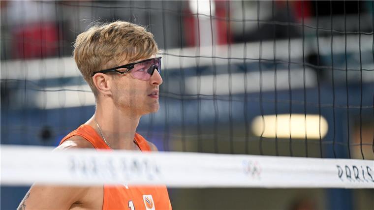 Die Aufreger und Hingucker der Olympischen Spiele von Paris Sein Olympiastart war heftig umstritten: Beachvolleyballer van de Velde