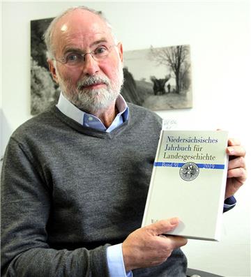 Seine Forschungen über die Kurhannoversche Landesaufnahme fand Einzug ins Jahrbuch für Landesgeschichte: Dr. Wolfgang Dörfler.