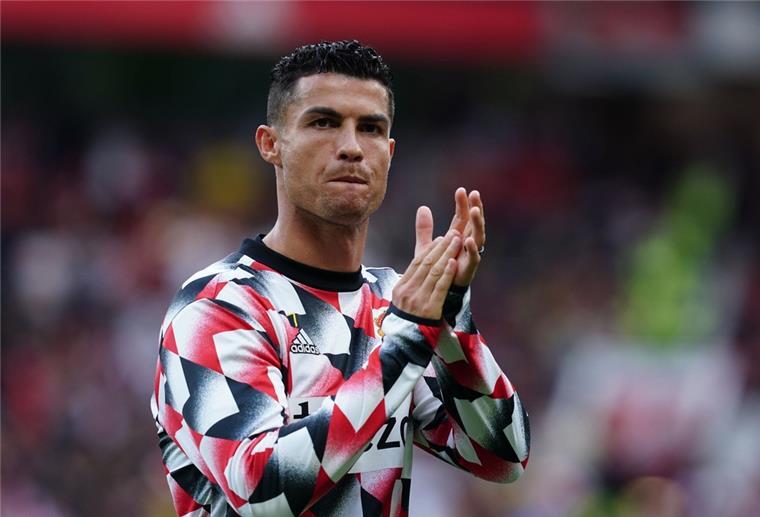 Cristiano Ronaldo von Manchester United applaudiert während der Aufwärmübungen vor dem Spiel.
