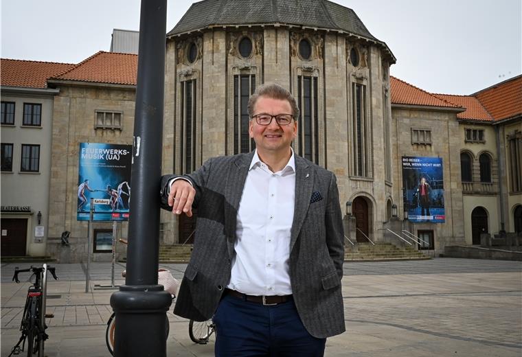 Seine Wahl zum kommenden Intendanten des Stadttheaters ist scharf kritisiert worden: Lars Tietje.