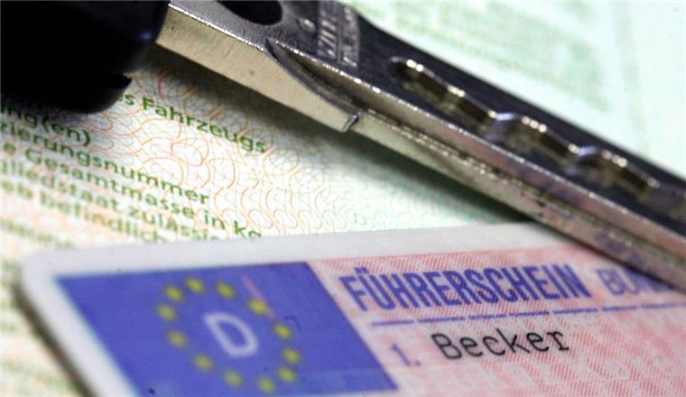 Seinen deutschen Führerschein hat der Mann schon vor mehreren Jahren abgeben müssen. 