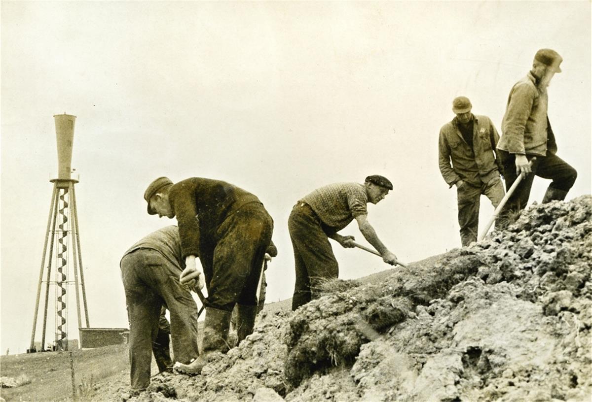 So rettete Beharrlichkeit das Oberfeuer Preußeneck Seit 1962 ist das Oberfeuer Preußeneck ein Wahrzeichen Eckwarderhörnes. Dieses Bild stammt aus dem Jahr 1974.