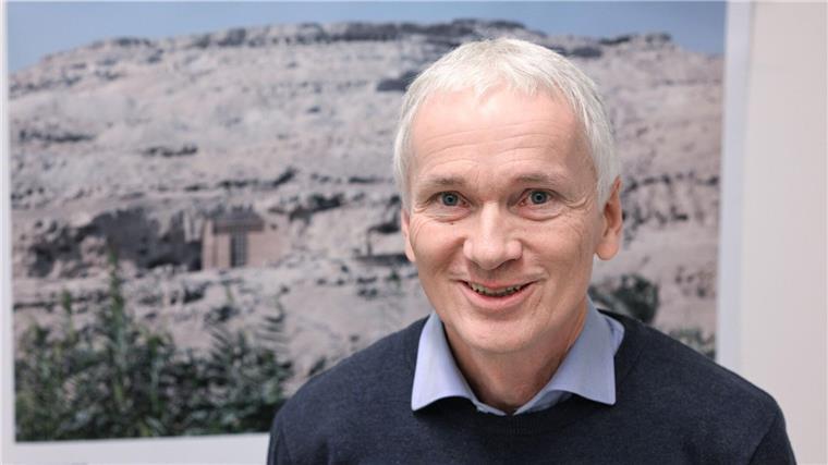 Wie Forscher in Ägypten überraschend ein uraltes Grab fanden Seit 20 Jahren erforschen Kahl und sein Team den Kalksteinberg im ägyptischen Assiut.