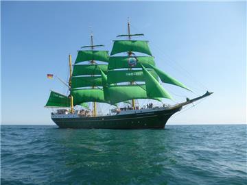 Seit 2011 ist die "Alexander von Humboldt II" für die DSST im Einsatz. An Bord wird traditionelle Seemannschaft vermittelt. Heimathafen ist Bremerhaven.