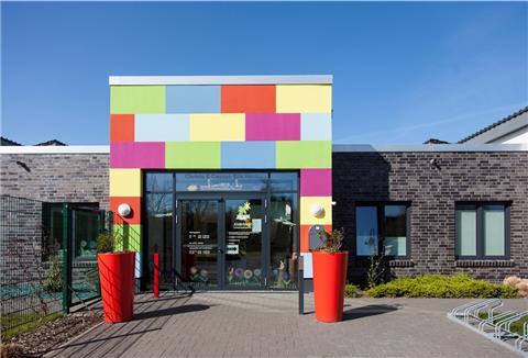 Seit 2016 gibt es das Kinderhospiz-Haus an der Franz-Rotter-Allee in Cuxhaven. Aktuell ist der Betrieb wegen Corona nur eingeschränkt möglich.