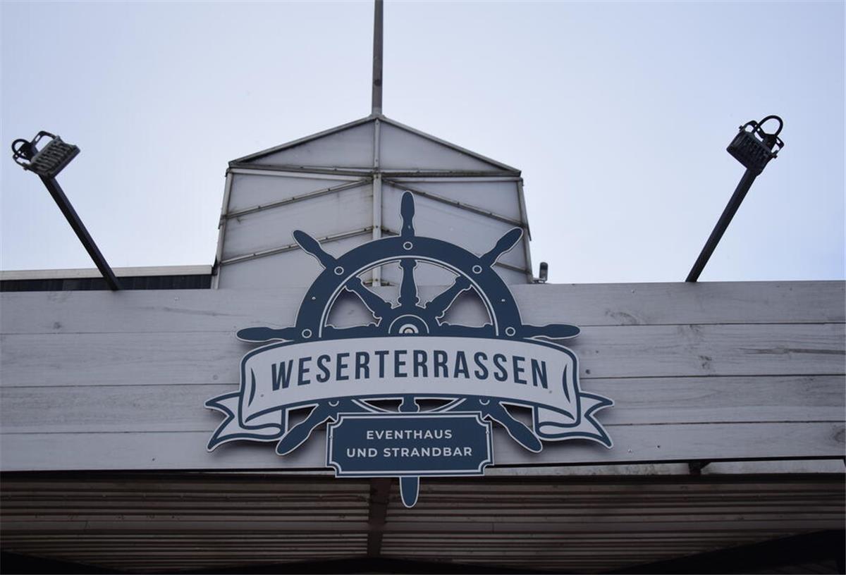 Nordenhamer Weserterrassen stehen zum Verkauf: So viel kostet die Eventlocation Strandlokal von außen