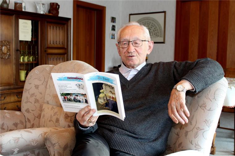 Zeven: Heimatforscher Ewald Albers feiert heute seinen 85. Geburtstag Seit 25 Jahren hat Ewald Albers aus Zeven die Schriftleitung der Mitteilungen des Heimatbundes Bremervörde-Zeven „De Sood“ inne. Mit 80 Seiten ist die 55. Ausgabe in seinen Augen besonders gelungen.