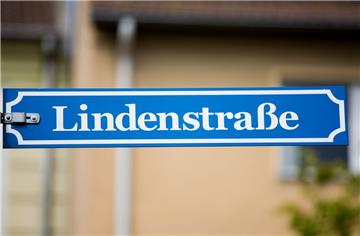 Seit 30 Jahren ist die «Lindenstraße» fester Bestandteil des ARD-Sonntagsprogramms. Die Stammzuschauer kennen das Leben von Mutter Beimer, Dr. Dresser & Co. Foto Vennenbernd