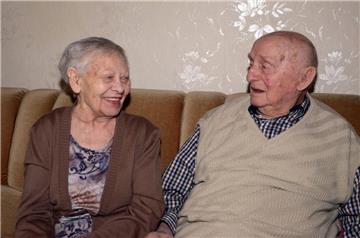 Seit 65 Jahren sind Gisela und Johann Gerken aus Düring, verheiratet. Heute feiert das Paar eiserne Hochzeit. 