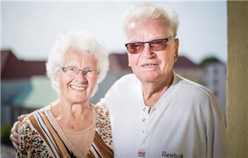 Seit 65 Jahren verheiratet: Irmgard und Artur Schütt aus Geestemünde.