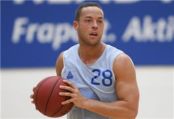 Seit Anfang April steht der "TV-Bachelor" Andrej Mangold bei Basketball-Bundesligist Fraport Skyliners unter Vertrag.