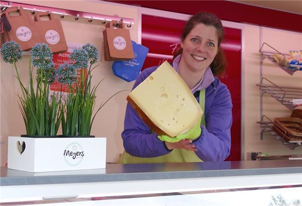 Seit Anfang Mai ist Inga Meyer mit Meyers Bio-Käse neu auf dem Loxstedter Wochenmarkt.