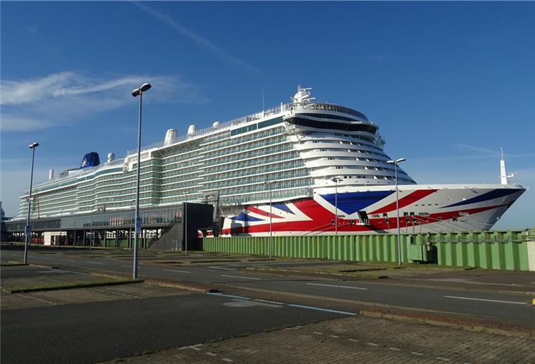 Seit dem Frühjahr liegt der Neubau „Iona“ an der Columbuskaje in Bremerhaven.