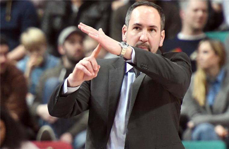 Ex-Coach Machowski glaubt an Klassenerhalt der Eisbären Seit Dezember 2017 ohne Trainerjob: Sebastian Machowski.