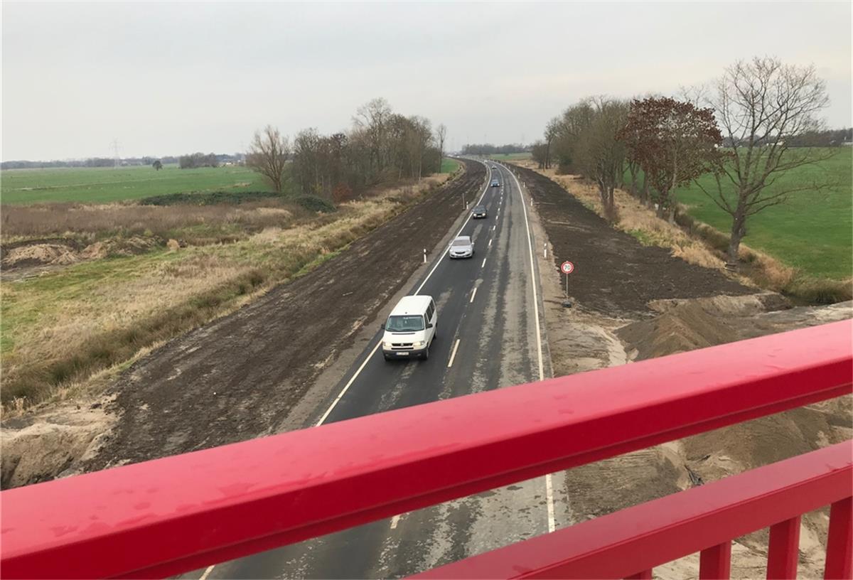 Freigabe der B 211 neu bei Brake am 3. Juni Seit Dezember 2020 ist der erste Abschnitt der B 211neu bereits freigeben.