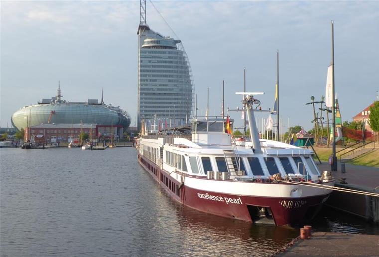 Seit Donnerstagabend liegt der Flusskreuzer "Excellence Pearl" im Neuen Hafen.