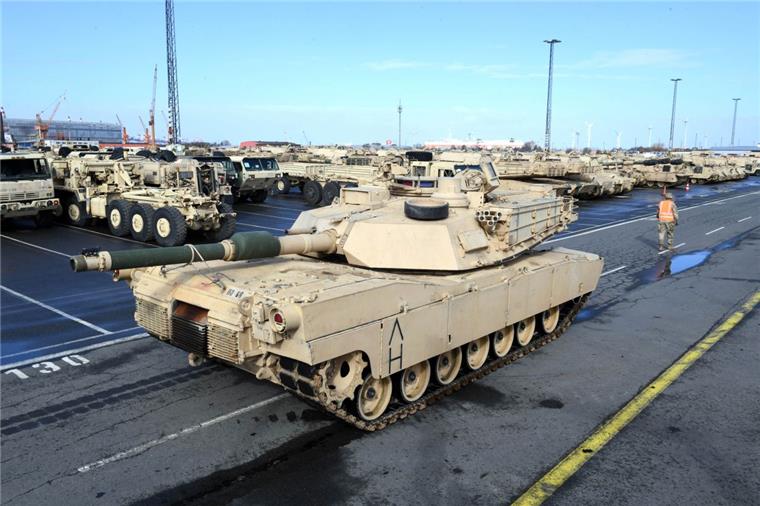 Seit ein paar Jahren übt die US-Armee regelmäßig die Verlegung von Truppen nach Osteuropa – auch über Bremerhaven.Foto Scheer