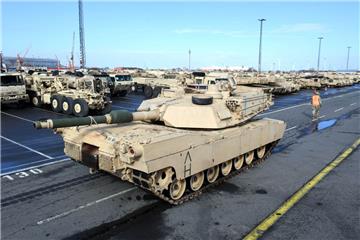 Seit ein paar Jahren übt die US-Armee regelmäßig die Verlegung von Truppen nach Osteuropa – auch über Bremerhaven.Foto Scheer