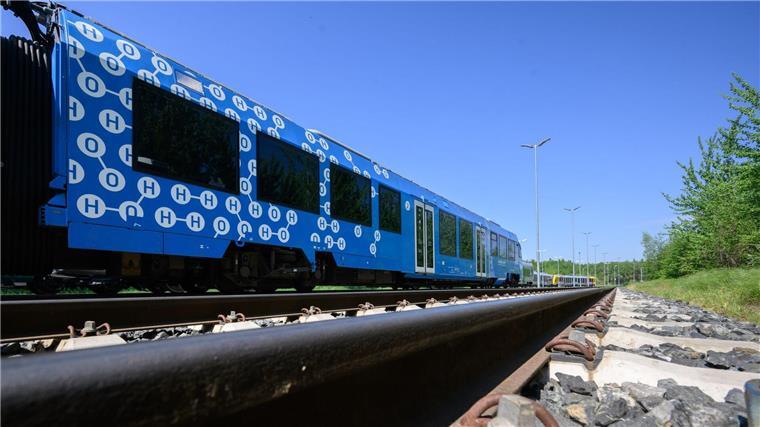 Lieferengpass: Dieselzüge fahren für Wasserstoffzüge Seit Ende 2022 sind die Wasserstoffzüge zwischen Cuxhaven und Buxtehude unterwegs. (Archivbild)