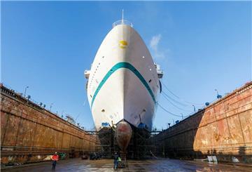 Seit Ende September liegt das 1988 erbaute Kreuzfahrtschiff „Amera“ von Phoenix Reisen in der Remontowa-Werft in Danzig/Polen.