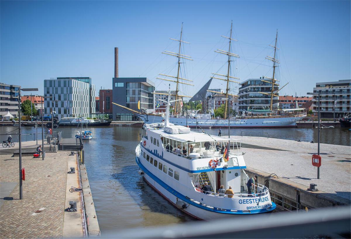Sportbootschleuse ist wieder in Betrieb Seit Freitagmorgen ist die Sportbootschleuse wieder in Betrieb.