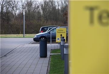 Seit gestern können sich Testwillige auch an der Helios-Klinik testen lassen - in einem sogenannten Drive-In.