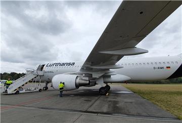 Seit gut einem Monat haben die vier in Nordholz geparkten Lufthansa-Maschinen vom Typ A320-200 keinen Passagier mehr an Bord gesehen. Techniker dagegen sind regelmäßig vor Ort.