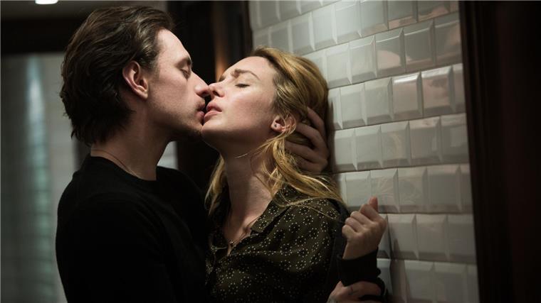 Liebe und Wahnsinn sind eins: „Passion Simple“ auf 3sat Seit ihrer ersten erotischen Begegnung vergisst Hélène (Lætitia Dosch) alles um sich herum, wenn der geheimnisvolle Alexandre (Sergej Polunin) in ihrer Nähe ist.