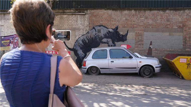 Banksy lässt am Londoner Zoo die Tiere frei Seit mehr als einer Woche veröffentlicht Banksy jeden Tag ein neues Tier-Motiv.