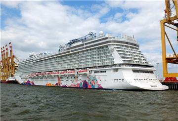 Das Kreuzfahrtschiff „Manara“ liegt am Südende der Bremerhavener Stromkaje