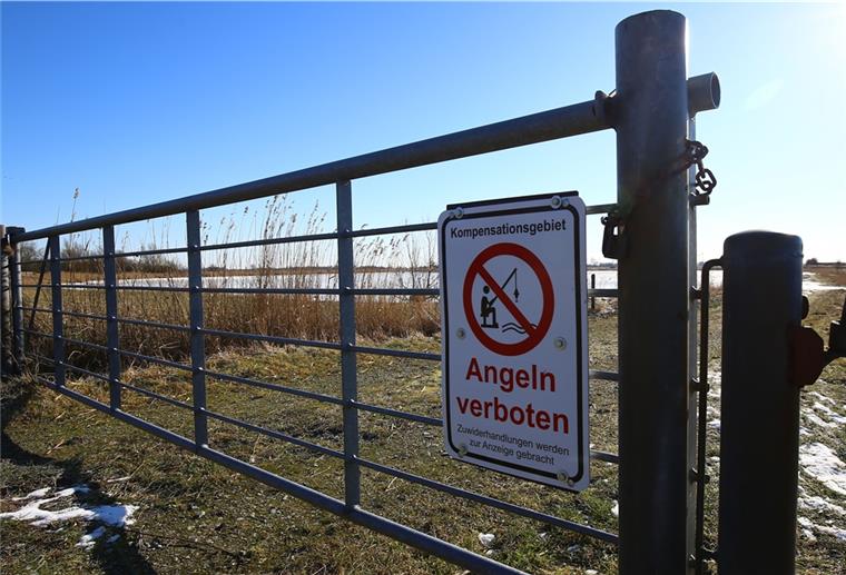 Seit Oktober 2020 hängt dieses Schild an den Zugängen der Pütten am Beckmannsfelder Weg. Bis dahin war dort das Angeln geduldet.