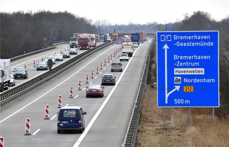A27: Arbeiten an der Moorbrücke beginnen nach Ostern Seit Tagen staut es sich auf der A27 zwischen Überseehäfen und Zentrum wegen der Bauarbeiten an der Moorbrücke.