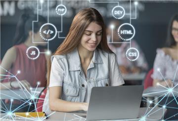 Frau am Laptop