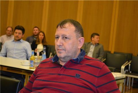 Selim Öztürk bei seiner Vernehmung vor dem Untersuchungsausschuss der Bürgerschaft. Ab Oktober muss er sich vor dem Landgericht verantworten.