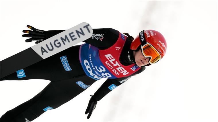Silber-Freude im Lift: Skispringerin Freitag glänzt erneut Selina Freitag ist die beste deutsche Skispringerin in Trondheim.