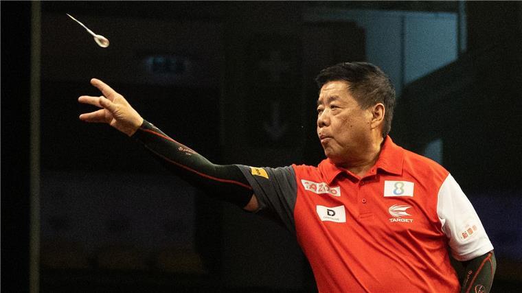 Senior des Darts-Sports: Paul Lim.