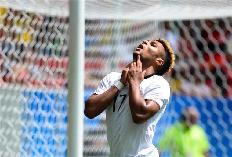 Werder will Gnabry direkt von Arsenal verpflichten Serge Gnabry will ab sofort beim SV Werder Bremen den Fußball-Gott anbeten.