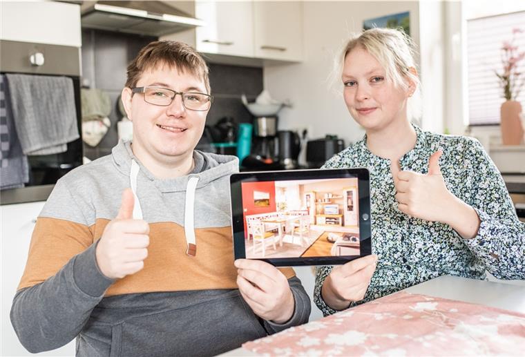 Serie „Unser Traumhaus - wir packen’s an“: Yvonne und Marvin Holst bewerten verschiedene Einrichtungsgegenstände nach persönlicher Empfindung. Foto: Hartmann