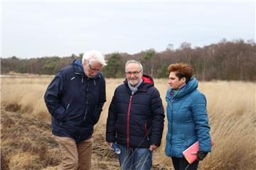 Setzen sich für das Moor ein: Leo Mahler (links, SPD), Heino Hüncken (SPD) und Claudia Theis (Freie Wähler).