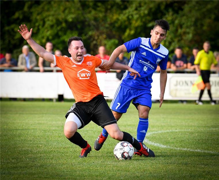 SFL Bremerhaven gewinnt das Derby gegen die Leher TS SFL gegen LTS in Bremerhaven: Julian Bünting (links) gegen Fabio Matos Campota.