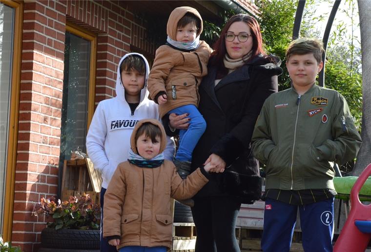 Zeven: Niemand vermietet an Alleinerziehende Shaline Simmonds mit ihren vier Söhnen Lennox (12, rechts), Lewis (9) und den dreijährigen Zwillingen Lex und Leyth.