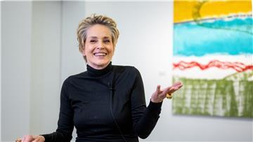 Sharon Stone malt schon seit Jahren, nun sind ihre Gemälde in Berlin zu sehen.