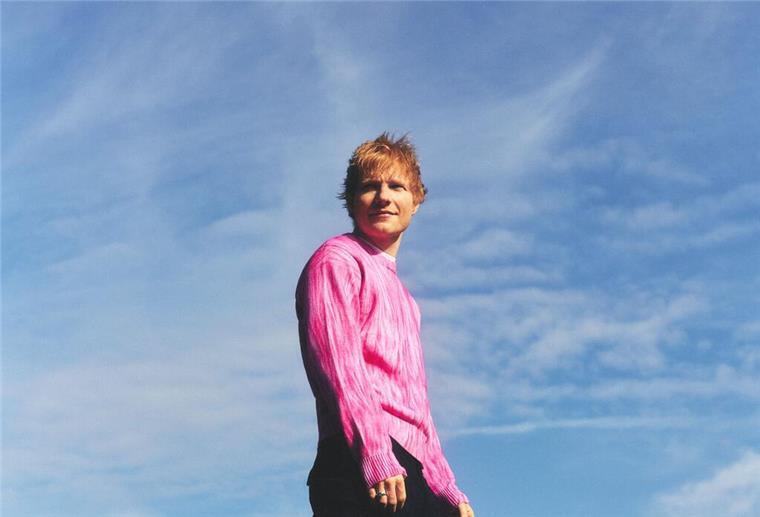 Sheeran trägt anlässlich der Albumveröffentlichung passend zum Cover derzeit gern pink.