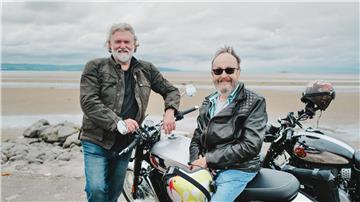 Si King und David Myers (r) in ihrer BBC-Kochsendung „The Hairy Bikers Go West“.