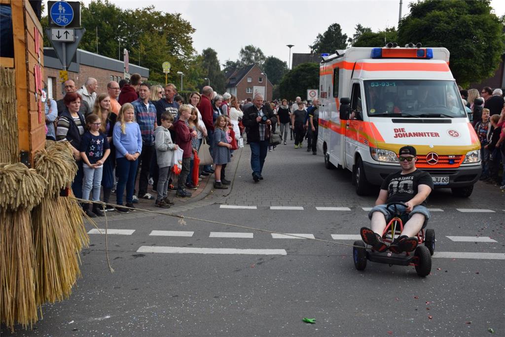Sich gemütlich im Kart ziehen lassen - eine originelle Idee. Foto: Edel