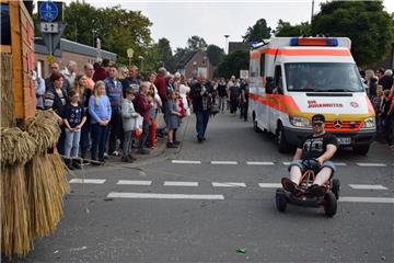 Sich gemütlich im Kart ziehen lassen - eine originelle Idee. Foto: Edel